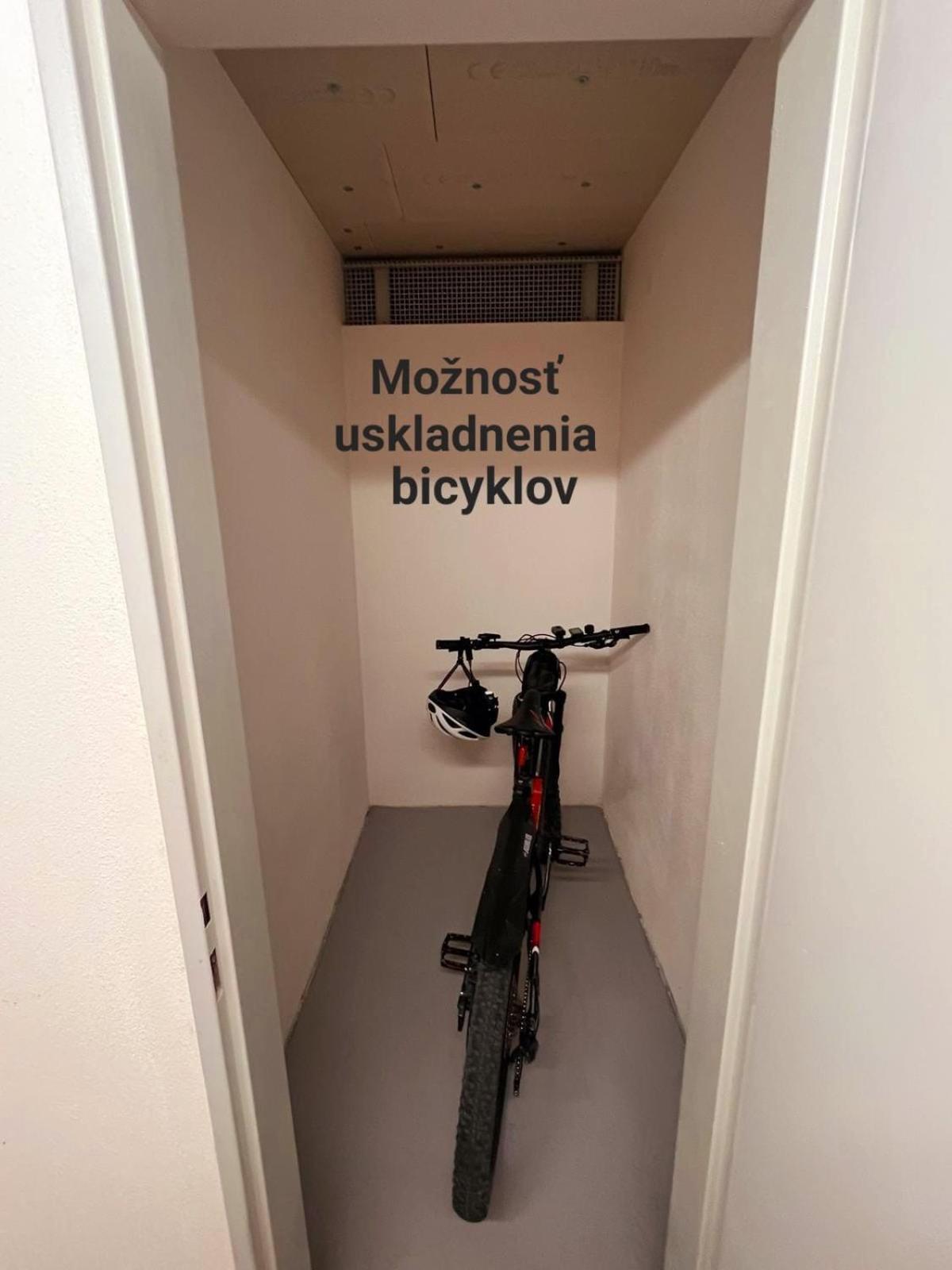 Apartman Zlatovska 22B Trenčín Buitenkant foto