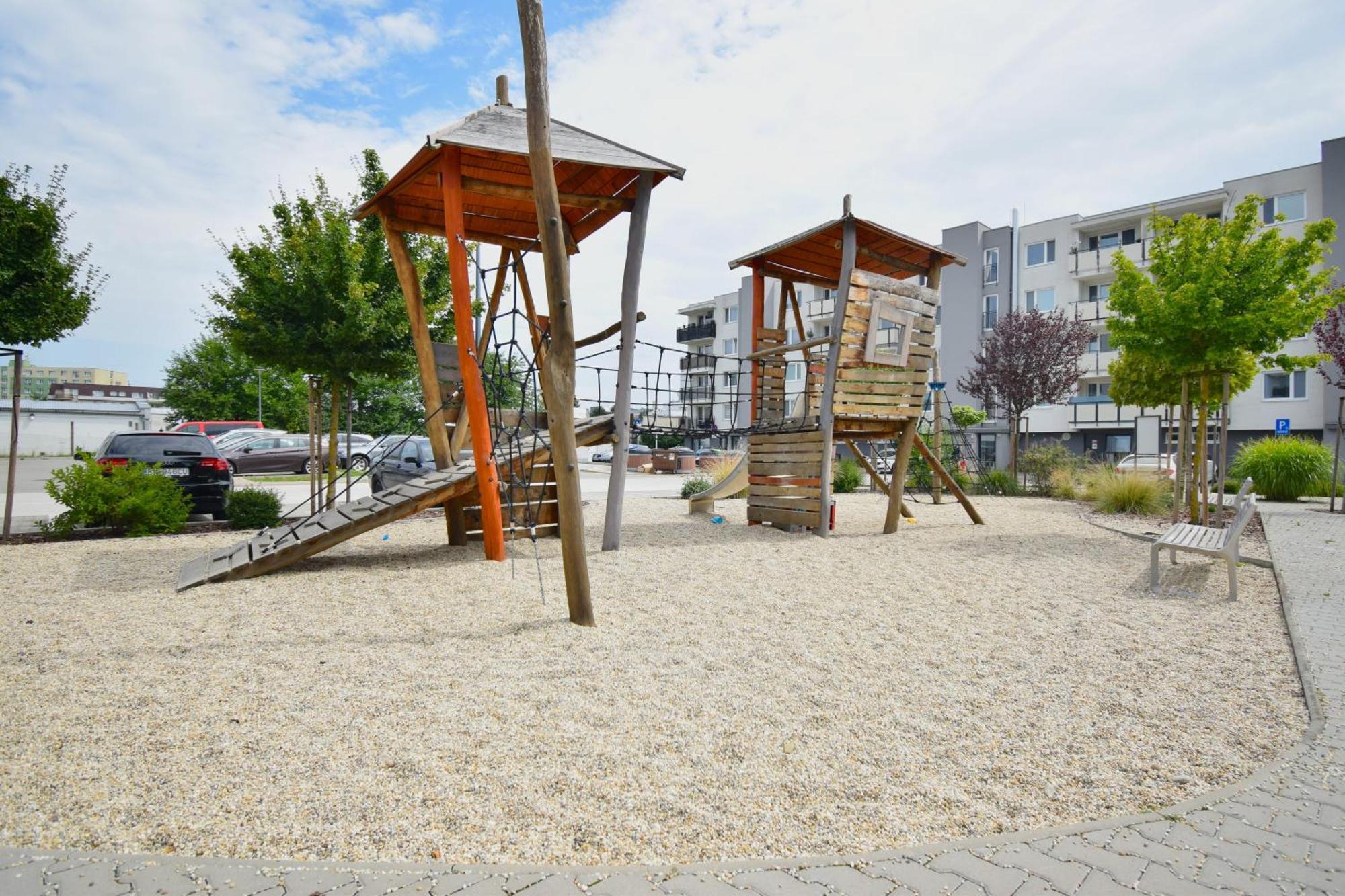 Apartman Zlatovska 22B Trenčín Buitenkant foto